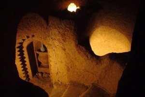 Người đàn ông dành 23 năm để xây một ngôi đền dưới lòng đất