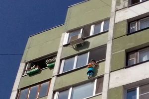 Thần kỳ cứu sống bé trai 3 tuổi rơi từ tầng 4