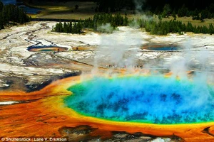 Xuất hiện nhiều vết nứt khổng lồ gần siêu núi lửa Yellowstone