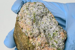 Phát hiện thiên thạch 4,56 tỉ năm tuổi