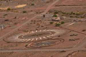 Theo lệnh người ngoài hành tinh xây bãi đáp UFO