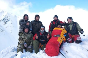 Sống sót kỳ diệu sau 4 ngày kẹt ở ngọn núi lạnh nhất nước Nga