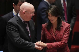 Đại sứ Nga hứa tặng quà chia tay cho đại sứ Mỹ