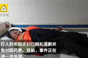 Ngăn trẻ 'vệ sinh' ở công viên, nữ lao công bị đánh nhập viện