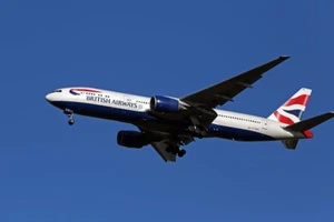 Bị xếp ngồi cạnh người béo, hành khách kiện hãng bay