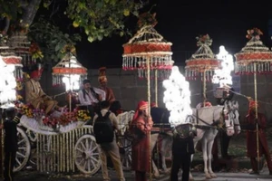 Hôn lễ vẫn tiếp tục dù chú rể bị bắn trong ngày cưới