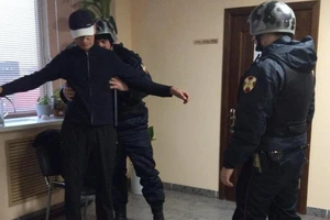 Trộm bị tóm vì ngủ quên tại hiện trường