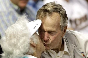 73 năm mặn nồng của vợ chồng cựu Tổng thống George H.W. Bush