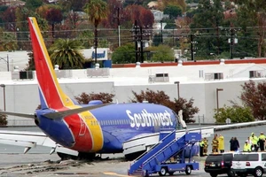 Máy bay trượt khỏi đường băng vì mưa lớn ở Mỹ