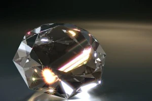 Dựng một cửa hàng trang sức giả để cướp kim cương