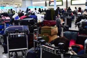 Máy bay không người lái gây náo loạn sân bay Anh