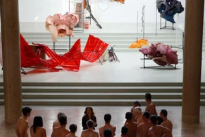 Bảo tàng Paris mở cửa đón khách khỏa thân