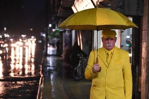 Cụ ông 35 năm chỉ mặc đồ màu vàng