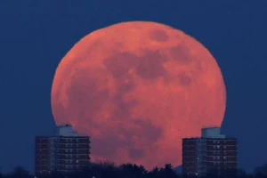 Bộ ba siêu trăng, trăng sói và trăng máu xuất hiện cùng lúc
