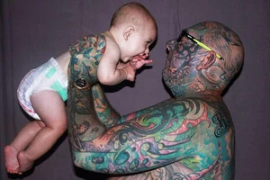 Chi 90.000 USD để xăm kín người