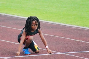 Cậu bé 'tia chớp' khiến làng điền kinh thế giới xôn xao