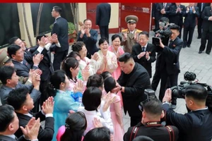 Triều Tiên công bố hình ảnh ông Kim tại Việt Nam