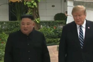 Khoảnh khắc em gái ông Kim né ống kính truyền thông