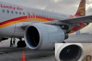 Thêm máy bay hoãn chuyến vì hành khách ném xu cầu may