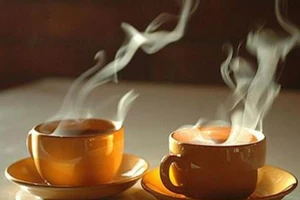 Phát hiện mới: Uống trà nóng tăng nguy cơ ung thư