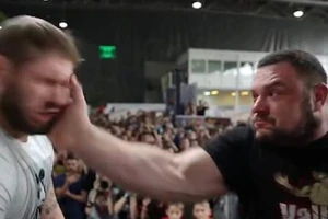 Dở khóc dở cười với cuộc thi 'bạt tai' ở Nga