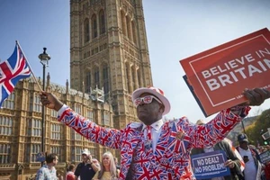 Thủ tướng May không bỏ cuộc dù Brexit bị bác lần 3