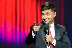 Biết gì về diễn viên hài dẫn đầu bầu cử Ukraine?