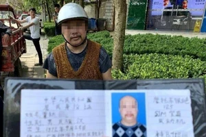 Cảnh sát dở khóc dở cười với giấy phép lái xe có 1 không 2