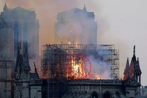 Cháy Nhà thờ Đức Bà Paris: Tranh luận chúa Jesus hiện ra