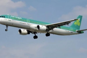 Hành khách trèo ra cánh máy bay vì... hiểu nhầm lệnh sơ tán