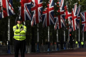 Phát hiện vật phẩm lạ, Anh phong tỏa khu vực điện Whitehall