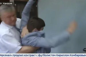 Quan chức Nga hạ 'đo ván' phóng viên vì đặt câu hỏi nhạy cảm