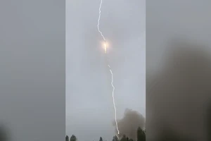 Tên lửa Nga bị sét đánh ngay khi vừa rời bệ phóng