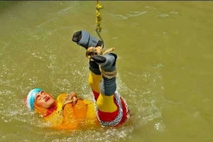 Biểu diễn bất thành, ảo thuật gia Ấn Độ bỏ mạng dưới sông Hằng