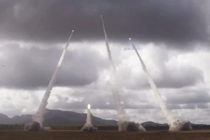 Dàn hỏa lực của Mỹ dội bom thép trong đợt tập trận mới nhất