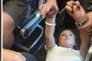 Cô gái 'quậy' trên chuyến bay bị phạt 2,4 tỉ, cấm bay suốt đời