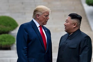 Ông Trump bất ngờ gửi quà tặng ông Kim