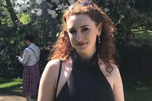 Chuyện gì đã xảy ra với cô gái nhảy khỏi máy bay tự sát?