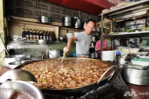 Vị ngon kỳ lạ của nồi nước dùng được nấu suốt 45 năm