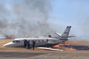 Mỹ: Máy bay bốc cháy khi vừa cất cánh