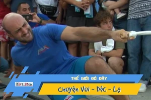 Lập kỷ lục kéo tàu nặng 220 tấn chỉ bằng một ngón tay