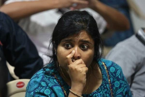 Ấn Độ mất liên lạc tàu đổ bộ, giấc mơ Mặt trăng thất bại?