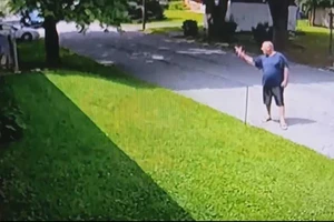 Bị kết tội vì giơ ngón tay hình khẩu súng vào người khác