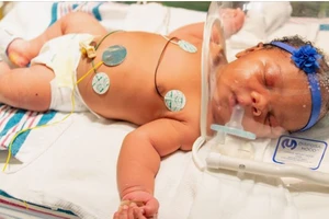 Em bé mang niềm vui đến cho nước Mỹ nhân ngày 11-9