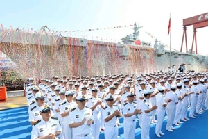 Trung Quốc ra mắt tàu sân bay trực thăng lớn thứ ba thế giới