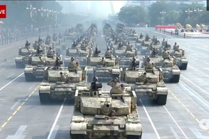 Trung Quốc phô diễn khí tài tại lễ duyệt binh lớn nhất lịch sử