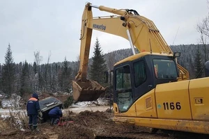 Tìm thấy két sắt vô chủ chứa 18 kg vàng