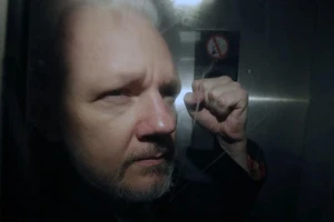 Sức khỏe của nhà sáng lập WikiLeaks đang xấu đi