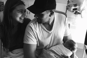 Người mẫu đẻ rớt vì không biết mình mang thai