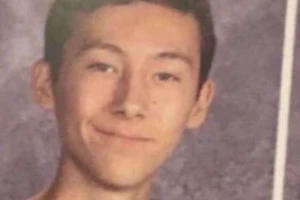 Nam sinh xả súng giết bạn học ở California đã chết